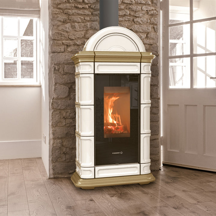 Kaminofen Thermorossi Lienz Wood im Wohnraum