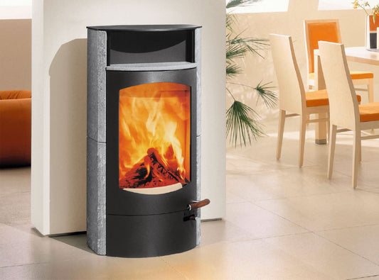 Kaminofen Austroflamm Koko 2.0 (6 kW) Speckstein, Warmhaltefach Speckstein, Guss-Topplatte, RRA hinten_1