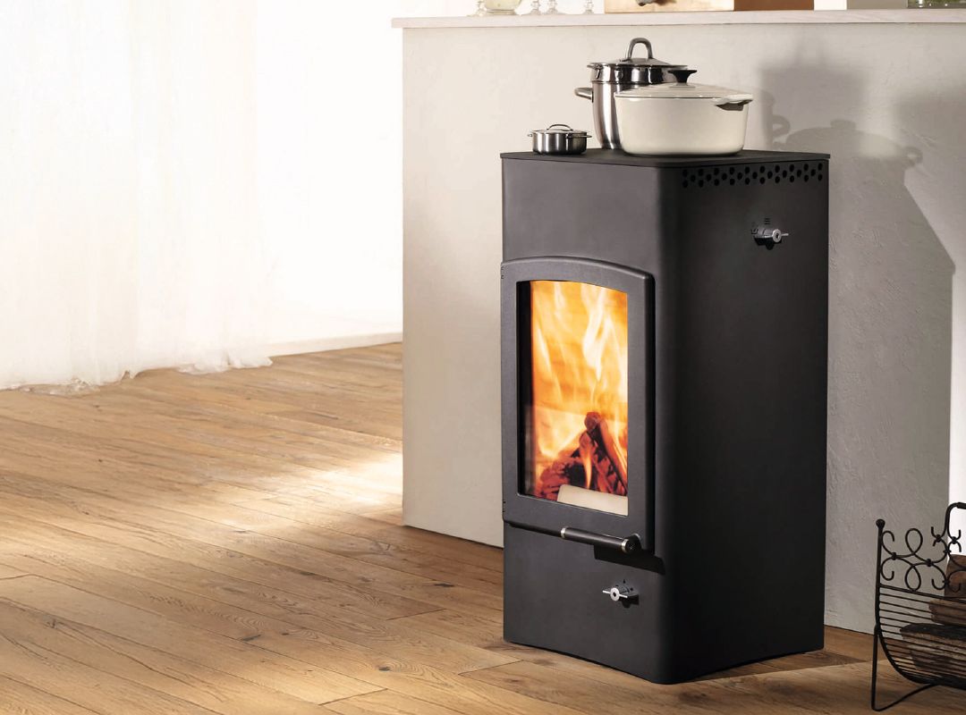 Kaminofen Austroflamm Lucy Cook 6 kW RRA hinten_1