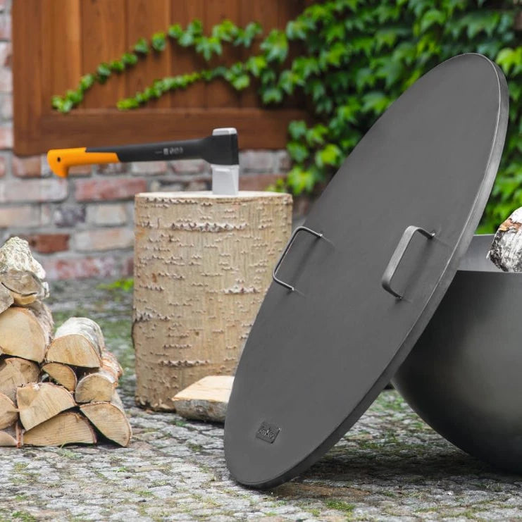 Deckel mit Rand für Feuerschalen – rund – Runder Deckel mit zwei Griffen im Garten