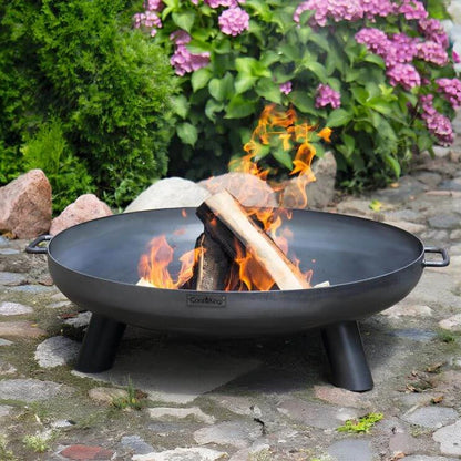 Feuerschale CookKing Bali – im Garten mit brennenden Holzscheiten
