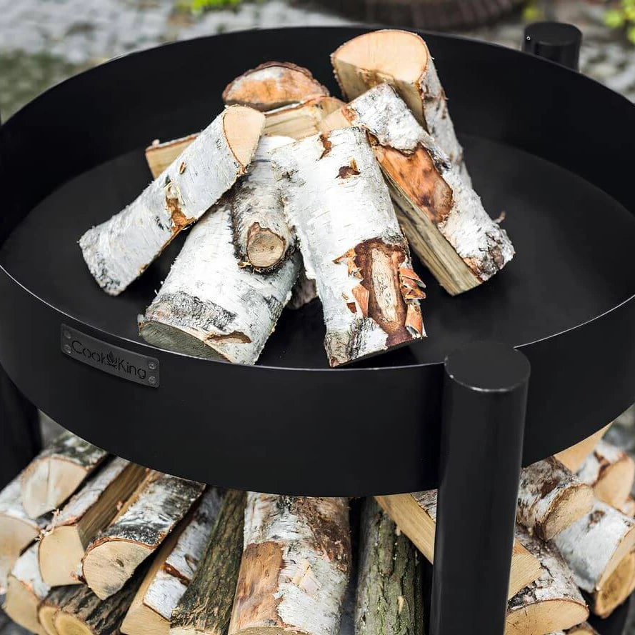 Feuerschale CookKing Montana hoch – Draufsicht auf Schale und Holzscheite
