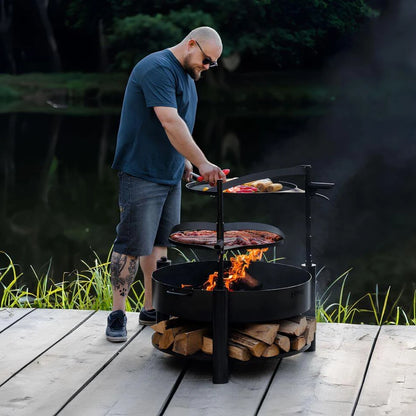 Multifunktionale Feuerschale MONTANA X + Grillrost – Grillen an der Feuerschale mit Grillaufsatz auf einer Holzterrasse