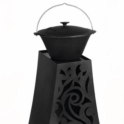 CookKing Gartenofen Hawana – Kessel mit Deckel auf der oberen Ablage des Gartenofens