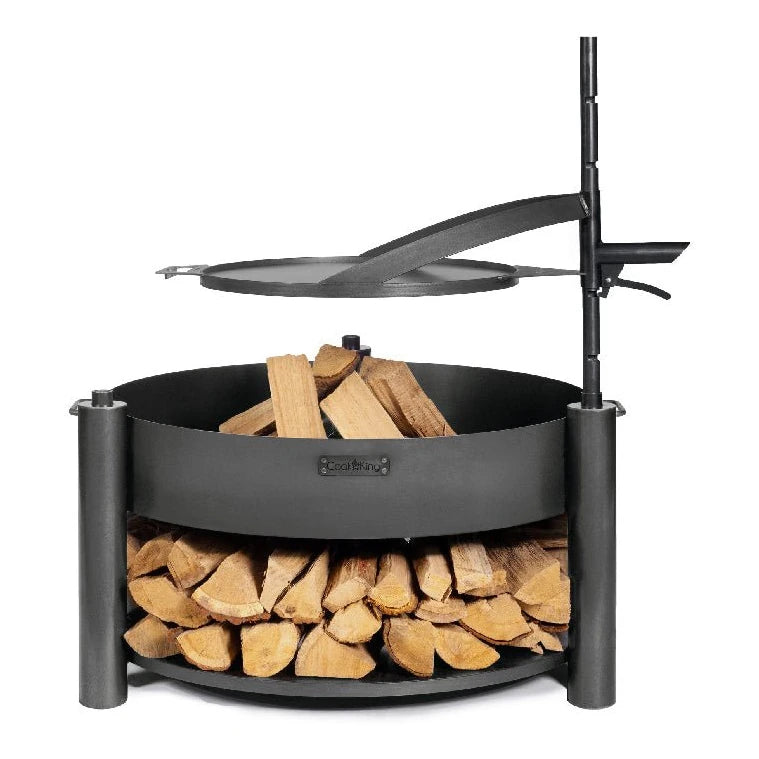 Grillrost aus Naturstahl mit Griff – Grillrost mit Haltearm an einer Feuerschale mit Holzablage