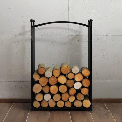 CookKing Kaminholzregal Cherry – Kaminholzregal mit verzierten Gitterseiten und Holzfüllung im Wohnraum