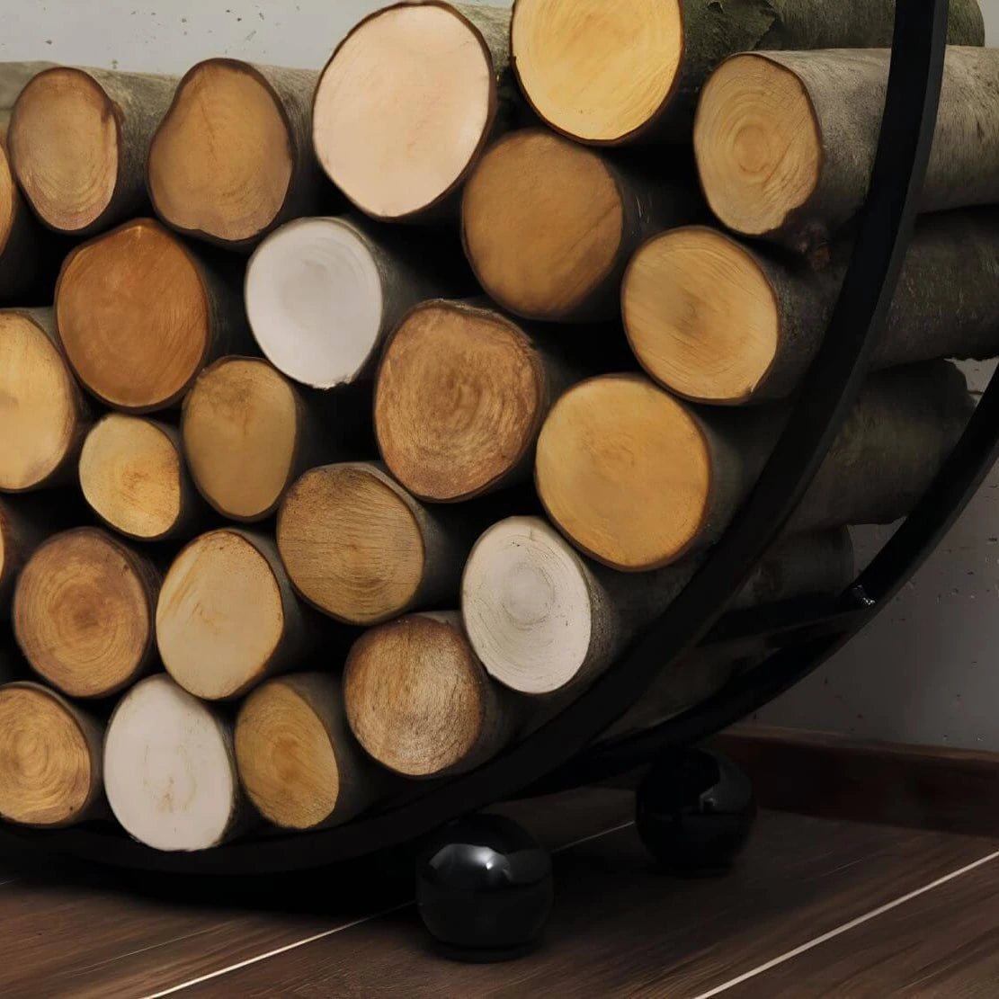 CookKing Kaminholzregal Daisy – Detail der Holzfüllung und der unteren runden Ablage