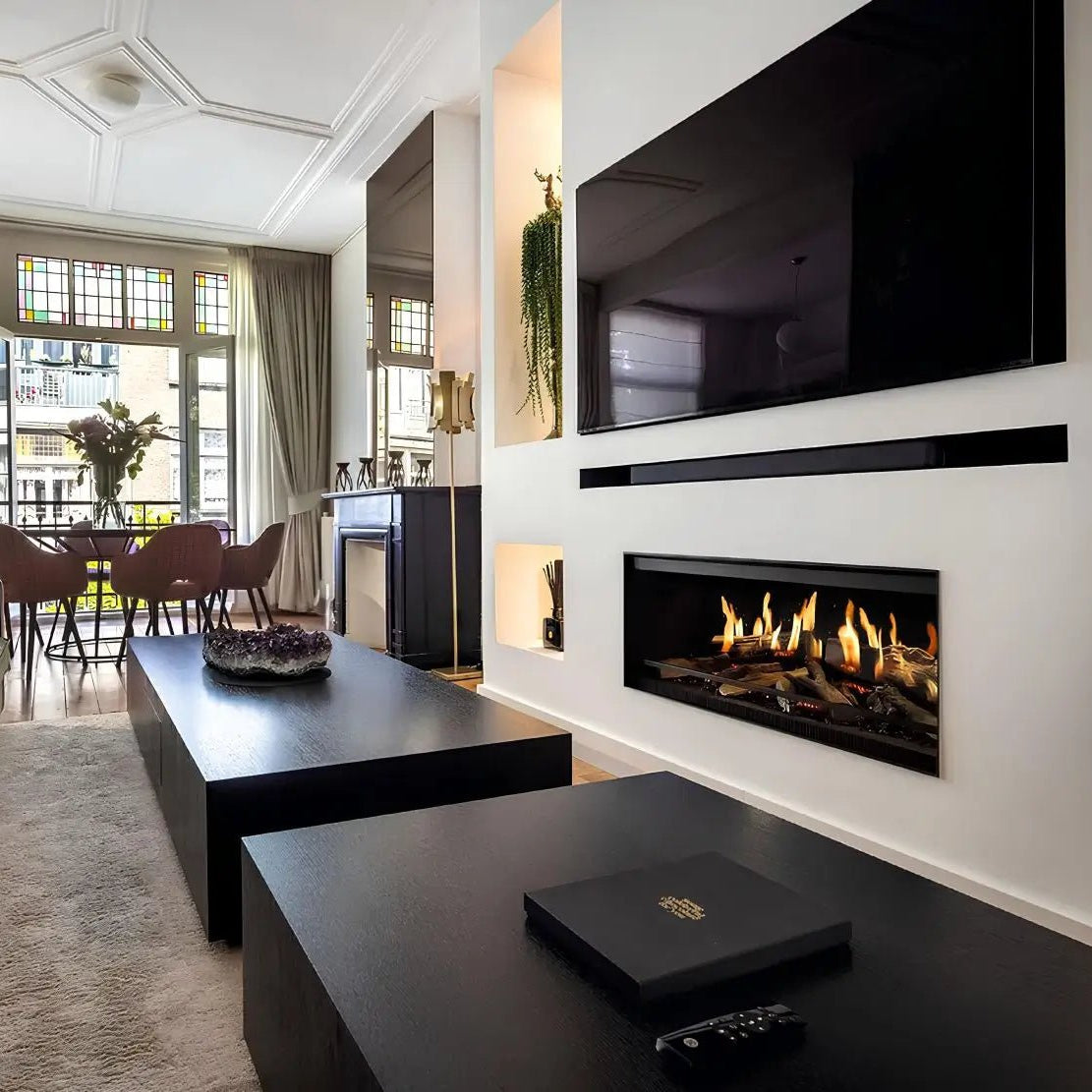 Elektrokamin Kalfire E-one 100F – Elektrokamin unter einem Fernseher in einem hellen Wohnraum