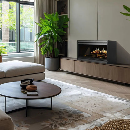 Elektrokamin Kalfire E-one 100F FR – Elektrokamin auf einem Sideboard neben Sofa und Zimmerpflanze