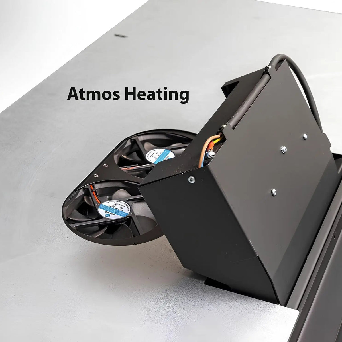 Elektrokamin Kalfire E-one 160S – Detail des Heizmoduls mit zwei Lüftern und Beschriftung Atmos Heating