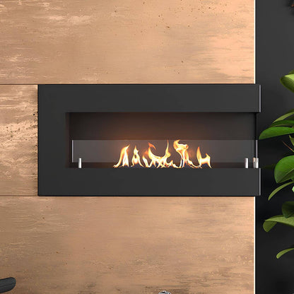 Ethanol Wandkamin Hitze Blues R – Brennender Wandkamin an einer hellen Wand