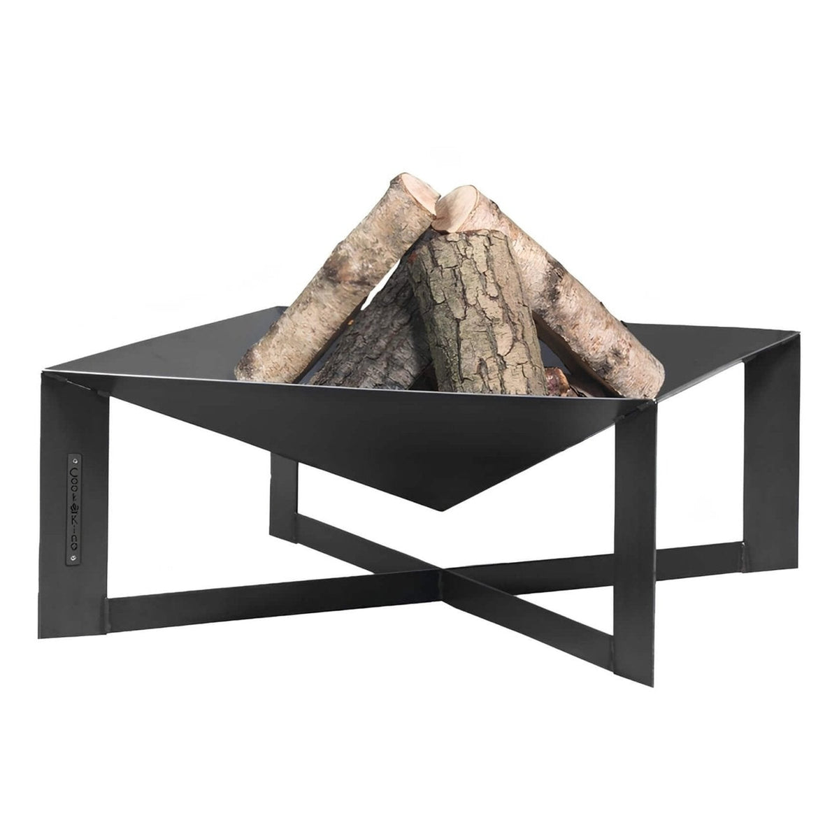 Feuerschale CookKing Cuba 70x70 cm – Feuerschale mit Holzscheiten auf weißem Hintergrund