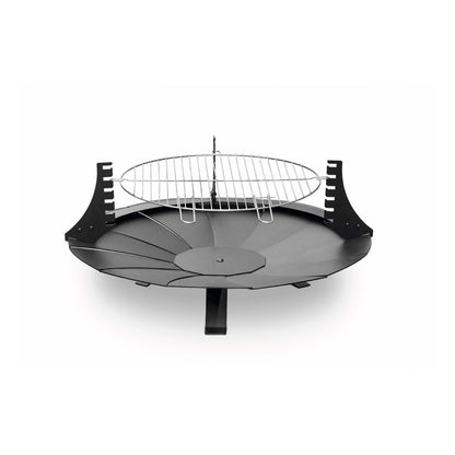 Gartenfeuerstelle Hitze SOL – Runde Gartenfeuerstelle mit aufgesetztem Grillrost auf Weiß