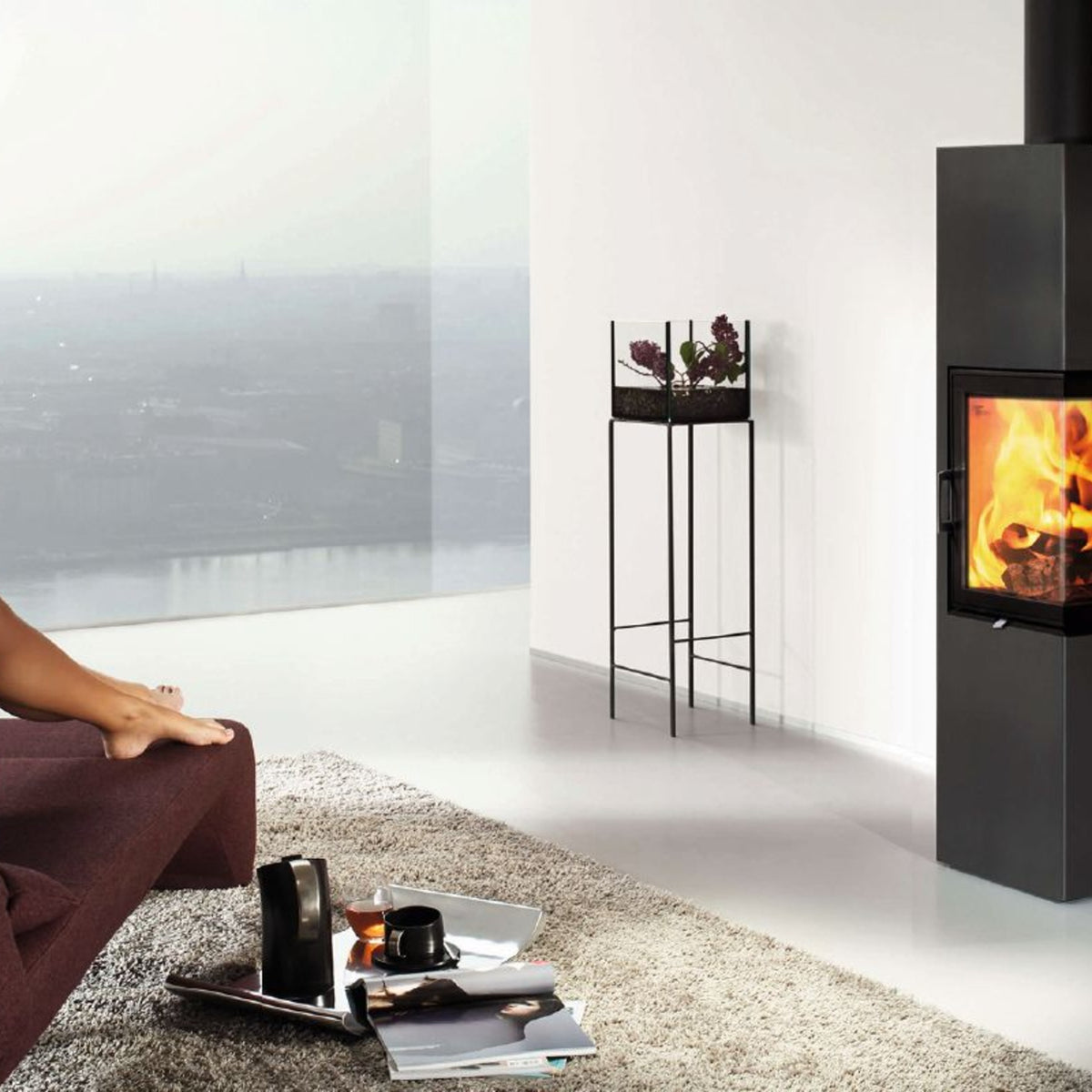 Kaminofen Austroflamm Slim 4.0 – Türanschlag rechts im Wohnraum