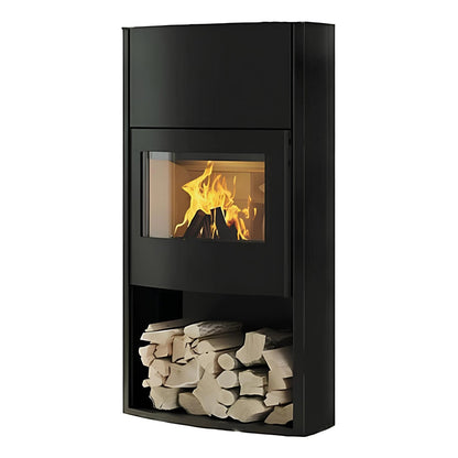 Kaminofen CERA DESIGN Genius | 7 kW – Schwarzer Kaminofen mit Feuer und Holzfach in schräger Ansicht