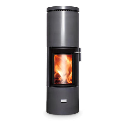 Kaminofen CERA DESIGN Solitherm Beton | 6 kW – Runder dunkler Kaminofen mit Betonverkleidung und Feuer