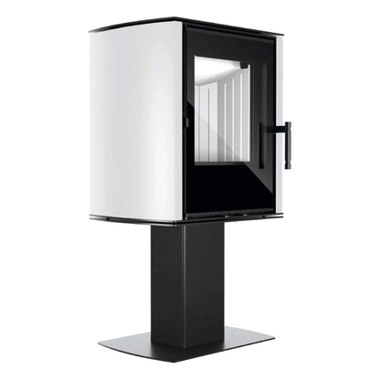 Kaminofen Hitze Cane SF 6,5 kW – Kaminofen mit weißen Seiten auf Standfuß in schräger Vorderansicht