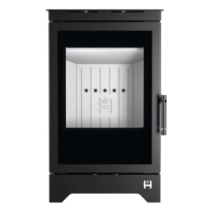 Kaminofen Hitze Lynx B 6,5 kW – Kaminofen mit Standfüßen in Vorderansicht auf Weiß