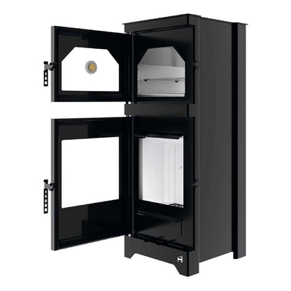 Kaminofen Hitze Lynx O mit Backfach 6,5 kW – Kaminofen mit geöffnetem Backfach und geöffneter Feuerraumtür in schräger Ansicht