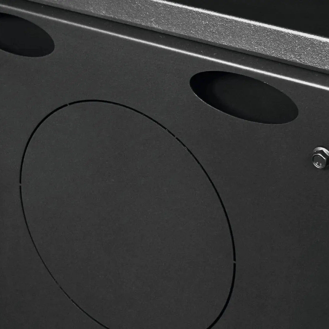 Kaminofen Varde Ovne Aura 1 | 5 kW – Detail der rückseitigen Anschlussöffnung