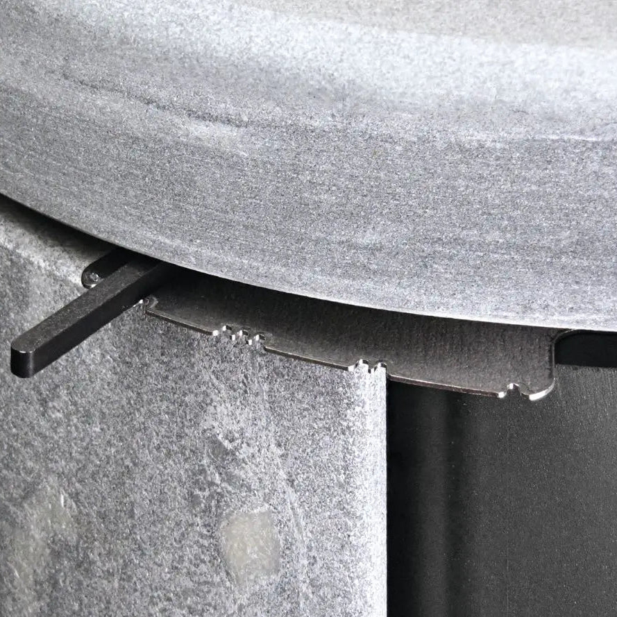 Kaminofen Varde Ovne Shape 2 Air Speckstein 5 kW – Detail des Luftreglers unter der Specksteinabdeckung