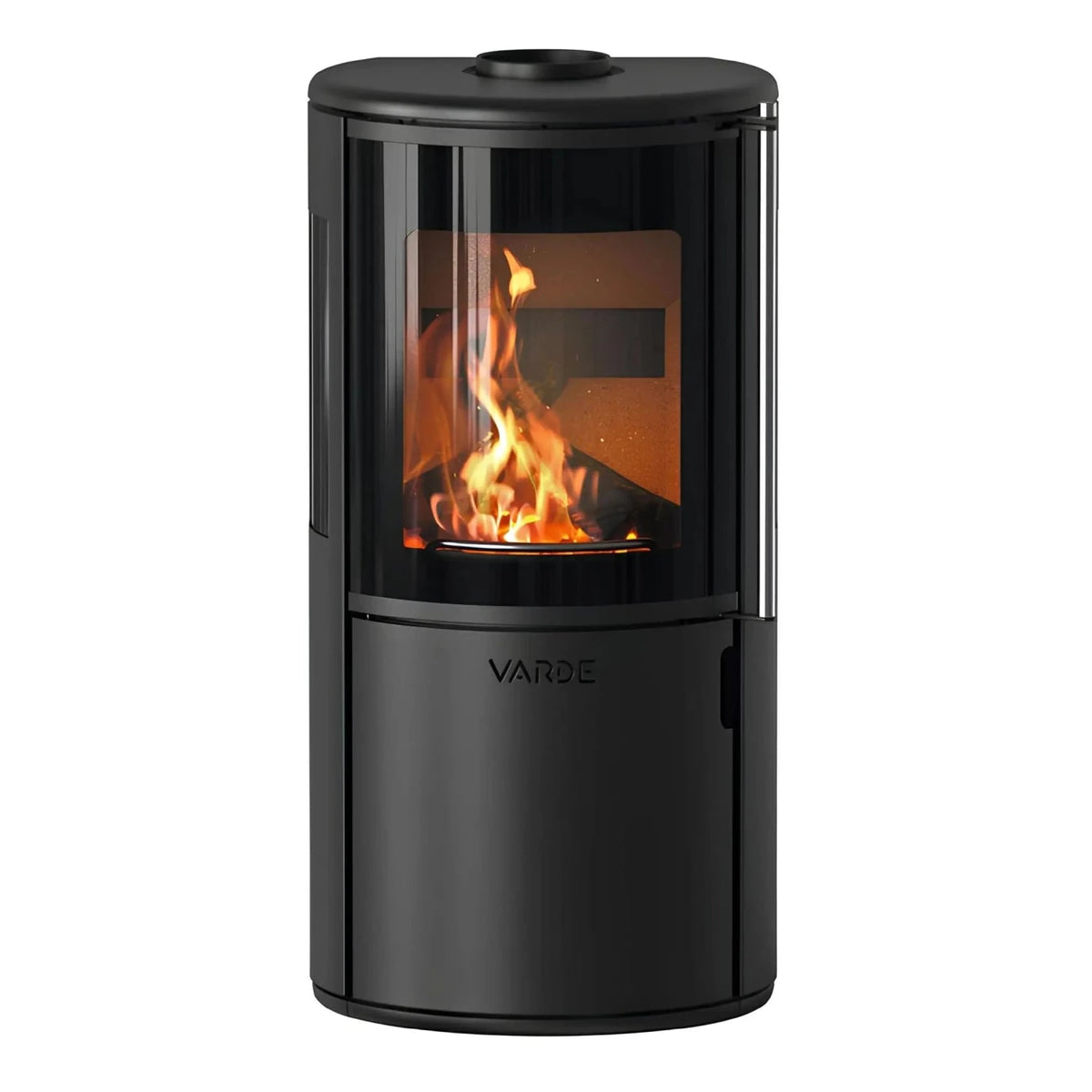 Kaminofen Varde Ovne Nordic 7 Air 6,2 kW – Kaminofen mit Feuer in Vorderansicht auf Weiß