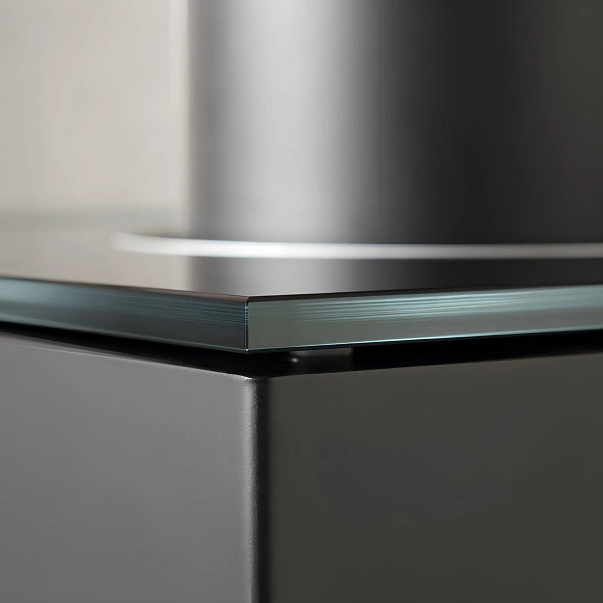 Kaminofen Wodtke Club 11 | 5 kW – Detail des Rauchrohranschlusses auf der Glasabdeckung