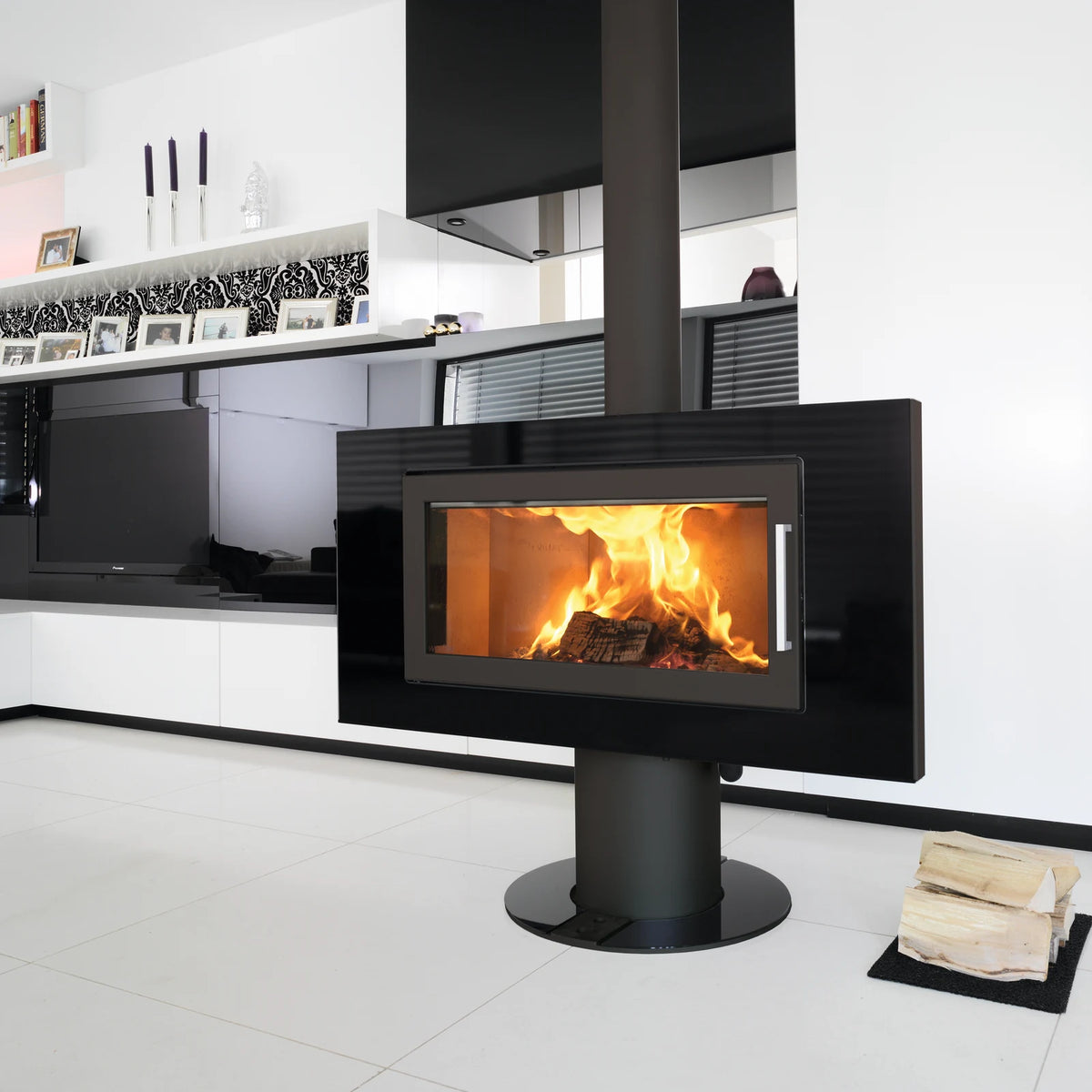 Kaminofen Wodtke Fire SL in Schwarz im Wohnraum