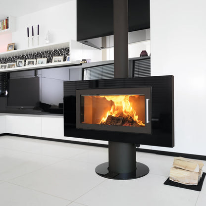 Kaminofen Wodtke Fire SL in Schwarz im Wohnraum