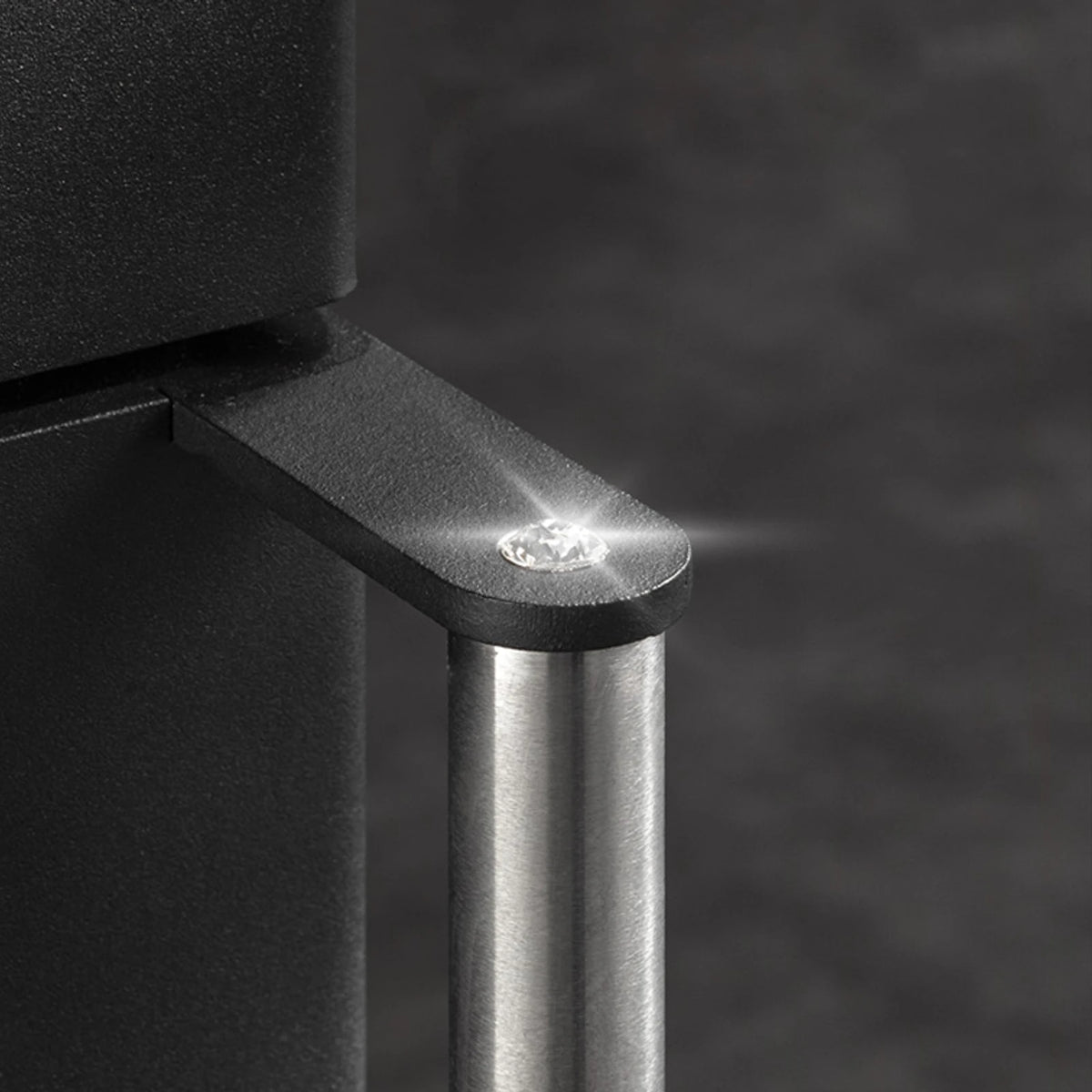 Wodtke samurai – Detail des Türgriffs mit Swarovski-Kristall