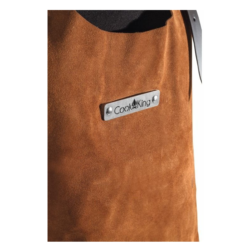 Lederschürze Cook King – Detail des oberen CookKing-Schilds auf der Lederschürze