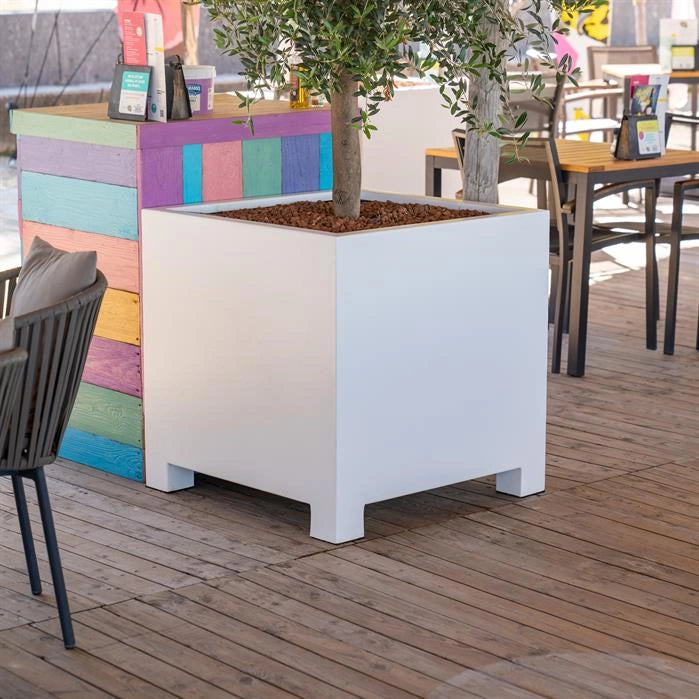 Pflanzkübel ADEZZ CARREZ aus Aluminium – Hersteller-Serienmotiv im Garten; Modellabbildung