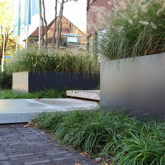 Pflanzkübel ADEZZ CARREZ aus Aluminium – Hersteller-Serienmotiv im Garten; Modellabbildung