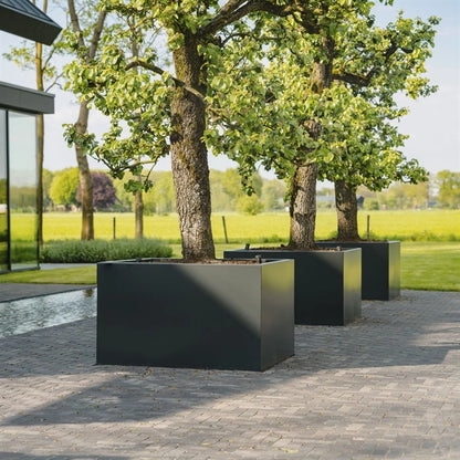 Pflanzkübel ADEZZ CARREZ aus Aluminium – Hersteller-Serienmotiv im Garten; Modellabbildung