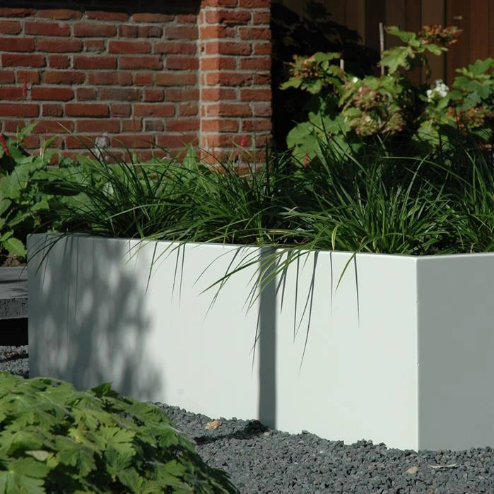 Pflanzkübel ADEZZ CARREZ aus Aluminium – Hersteller-Serienmotiv im Garten; Modellabbildung