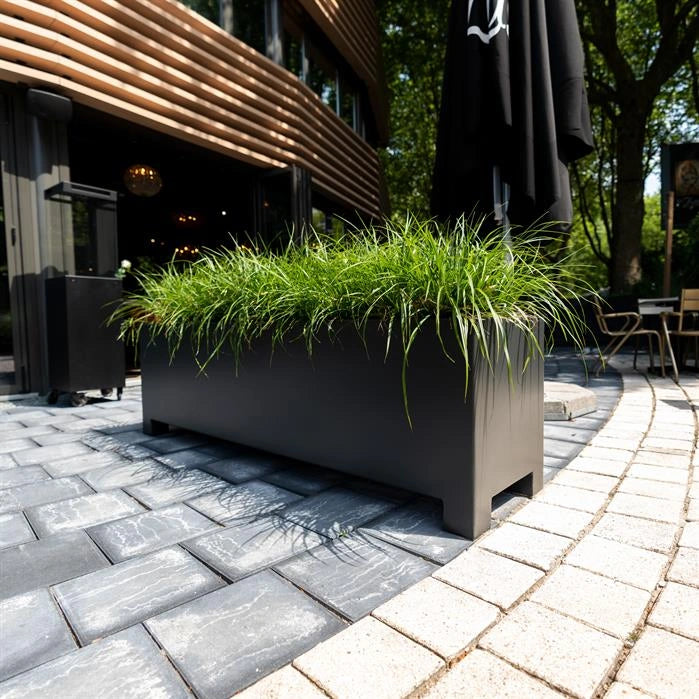 Pflanzkübel ADEZZ CARREZ aus Aluminium – Hersteller-Serienmotiv im Garten; Modellabbildung