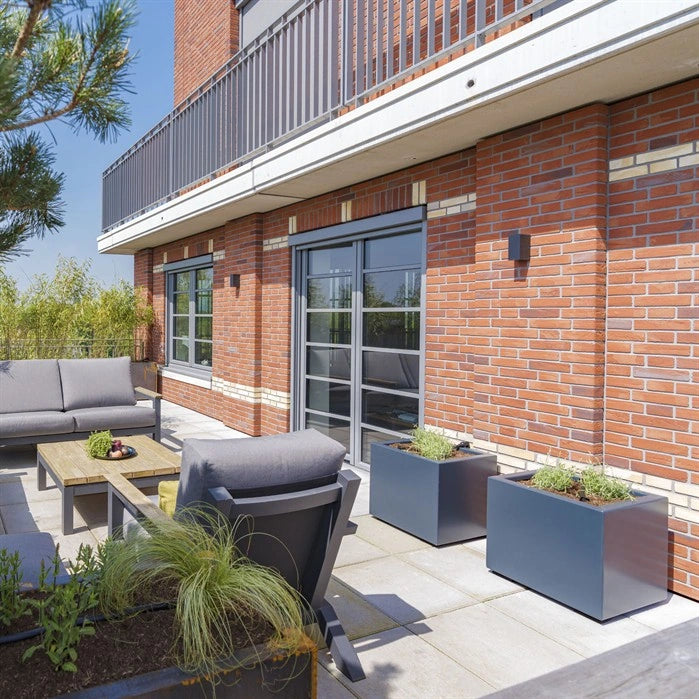 Pflanzkübel ADEZZ CARREZ aus Aluminium – Hersteller-Serienmotiv im Garten; Modellabbildung