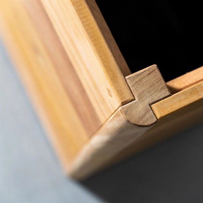 Pflanzkübel ADEZZ CARREZ New Design aus Hartholz – Detailansicht des Holzrands