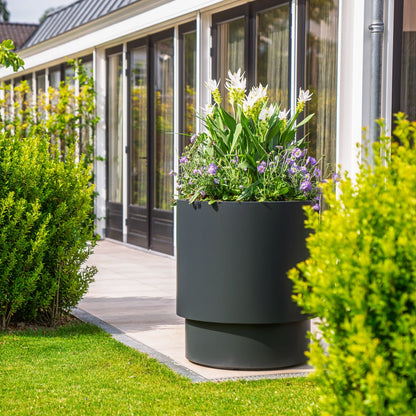 Pflanzkübel ADEZZ EXTEND aus Aluminium im Ambiente