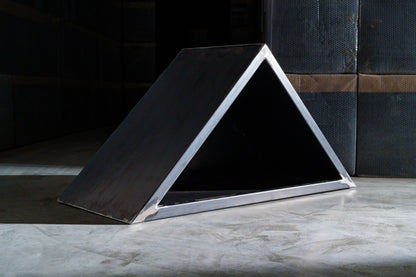 Konstruktionsansicht des Pflanzkübels ADEZZ TRIANGLE