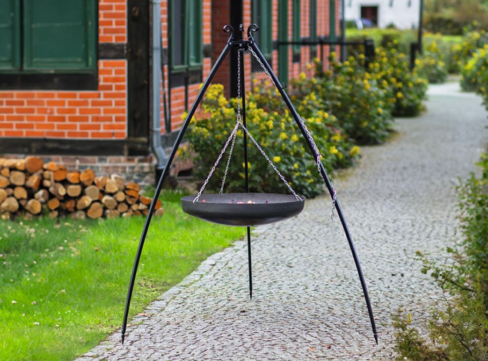 Schwenkgrill Dreibein - Wok aus Rohstahl, 200 cm Höhe, 60 - 70 cm - Ofenerlebnis.de