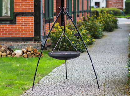 Wok am Dreibein, 200 cm Höhe aus Rohstahl + Kurbel - Ofenerlebnis.de