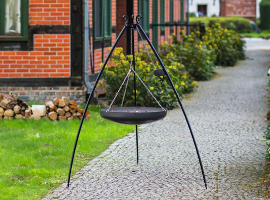 Wok am Dreibein, 200 cm Höhe aus Rohstahl + Kurbel - Ofenerlebnis.de