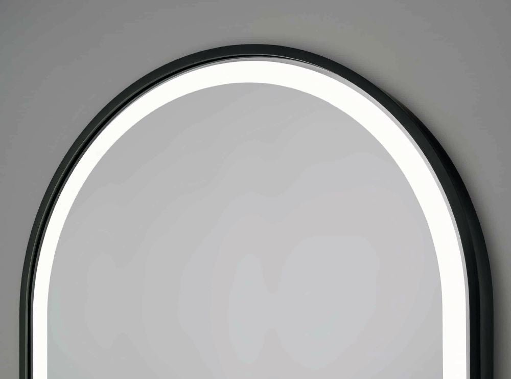 Solaris – Wandspiegel in einem schwarzen Rahmen aus gebürstetem Aluminium - Ofenerlebnis.de