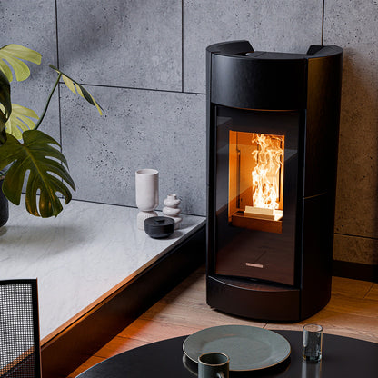 Thermorossi Chic Natural Air EVO Pelletofen im Wohnraum