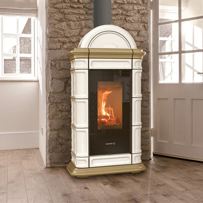 Kaminofen Thermorossi Lienz Wood im Wohnraum