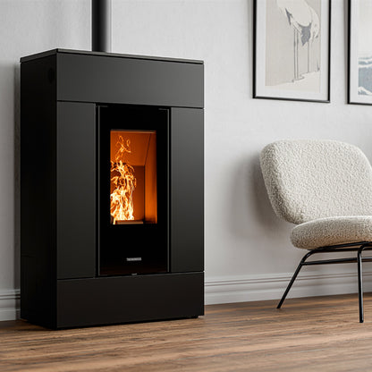 Pelletofen Thermorossi SlimQuadro Lumia Metalcolor im Wohnraum