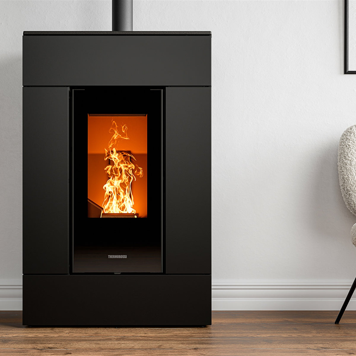 Thermorossi SlimQuadro Lumia Metalcolor Pelletofen im Wohnraum