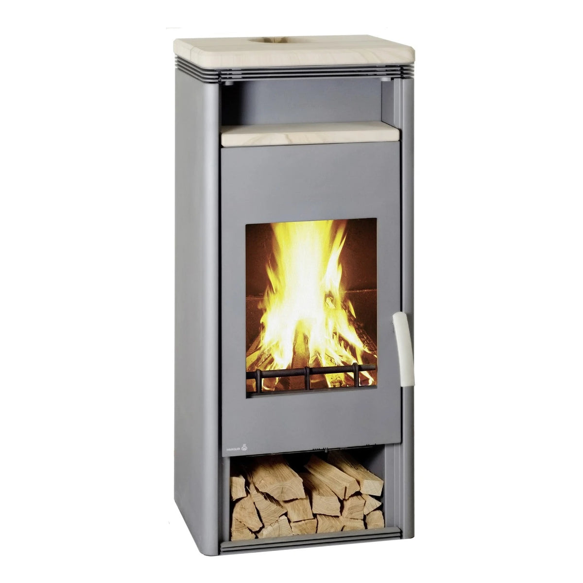 Kaminofen Wamsler Fulgor Sandstein | 6/8 kW – Schrägansicht mit Sandsteinverkleidung und Holzfach