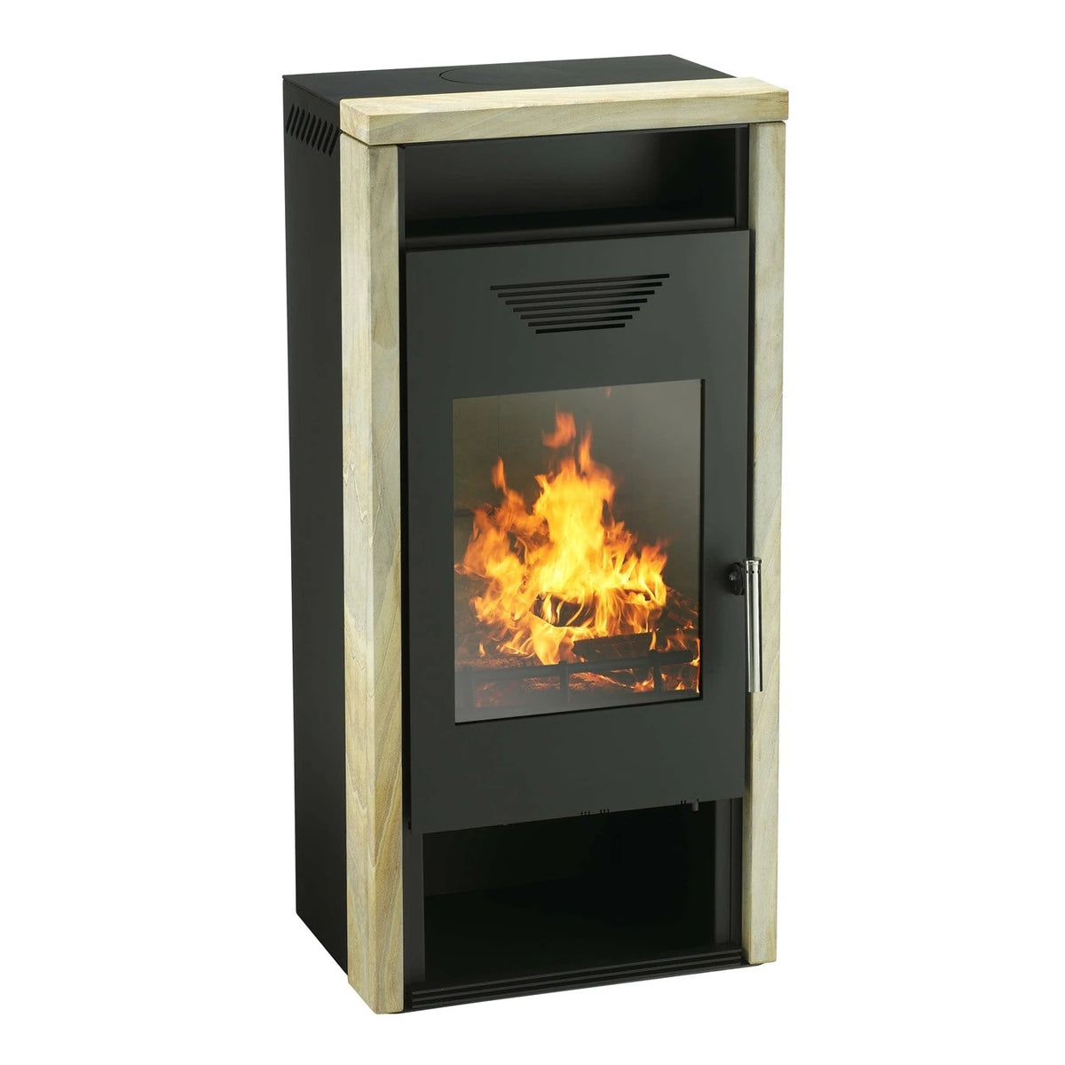 Kaminofen Wamsler Logi Sandstein | 6/8 kW – Schrägansicht mit Sandsteinverkleidung und Flamme